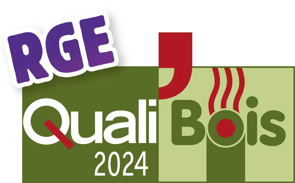 Icône RGE Qualibois 2024. Un rectangle, divisé en deux, avec deux teintes de vert (une foncée partie gauche et un vert clair sur la partie de droite). Marqué quali et 2024 en blanc sur la partie de gauche. Bois avec un vert plus foncé sur la droite. RGE en violet en haut à gauche de quali.
